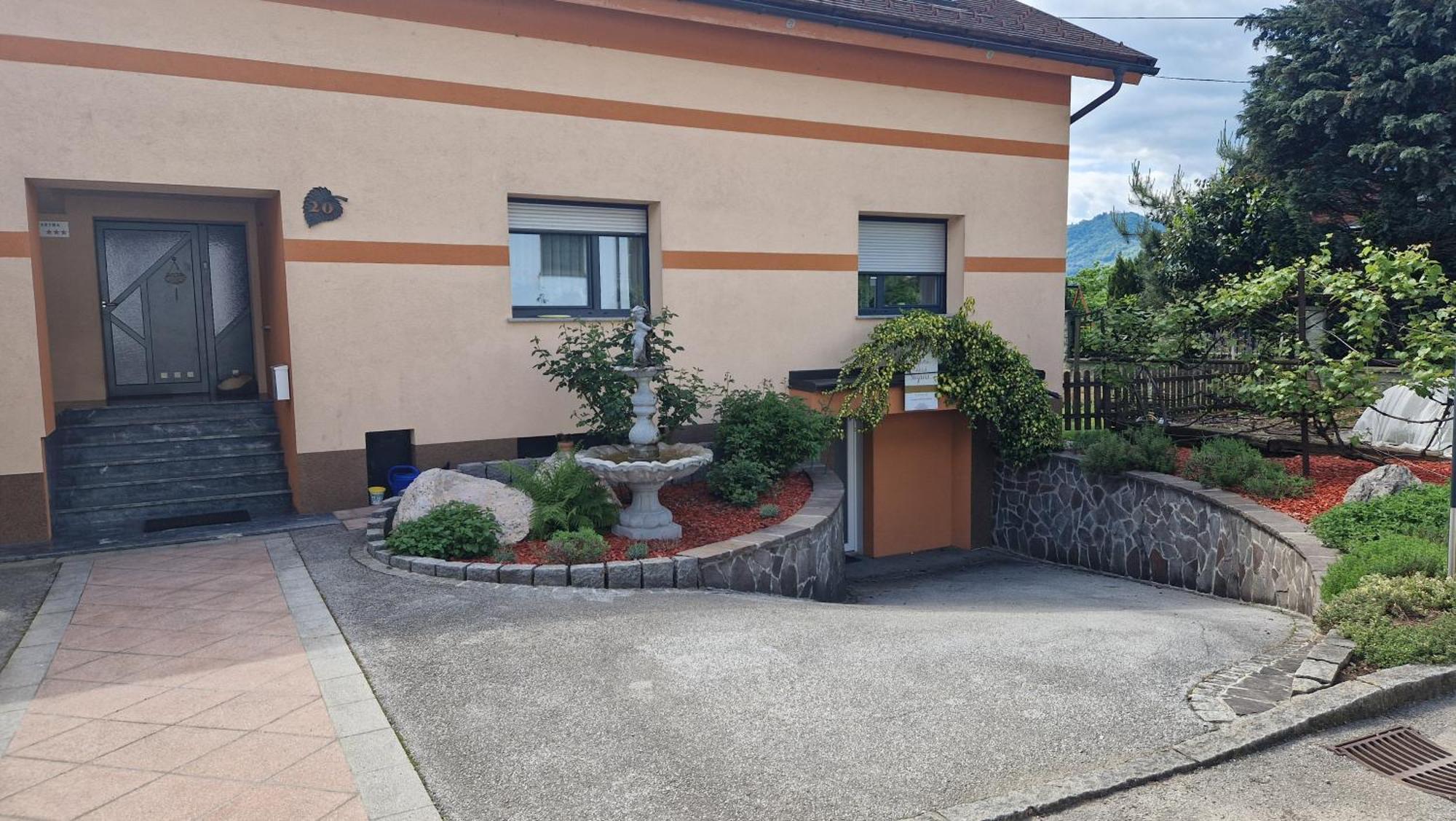 Hisa Bizjak Kranj Esterno foto